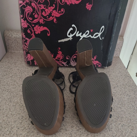 Black/Brown Open Toed Heels - Picture 5 of 8